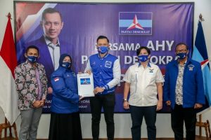 BEREDAR FOTO KETUM DEMOKRAT AHY BERSAMA DWI ASTUTININGSIH