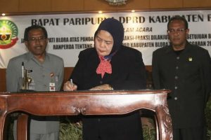 DINILAI MEMBELOT, DWI ASTUTININGSIH TERANCAM DI PECAT PDIP