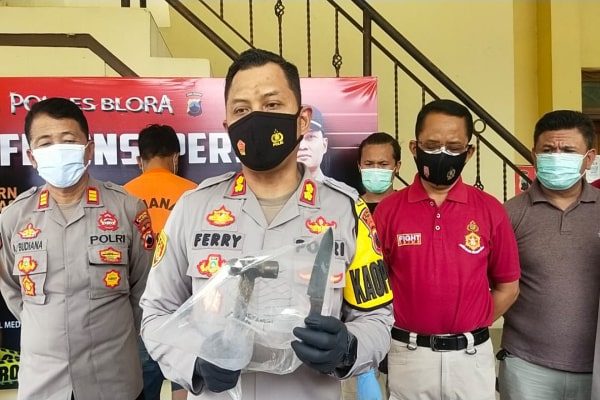 Kapolres Blora AKBP Ferry Irawan saat menggelar konferensi pers