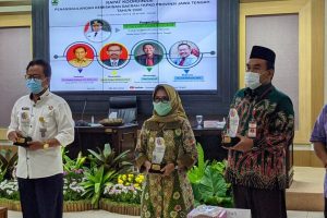 MEWAKILI BUPATI, WABUP TERIMA PENGHARGAAN PENCEGAHAN STUNTING SE JAWA TENGAH