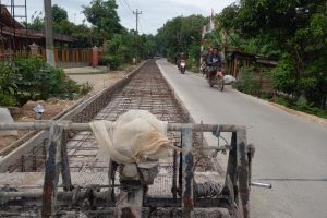 PROYEK JALAN TREMBUL-PLUMBON DAN KUNDURAN-DOPLANG BELUM RAMPUNG, REKANAN TERANCAM DENDA