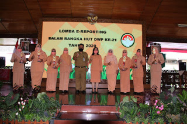 ULANG TAHUN DHARMA WANITA PERSATUAN KE 21 DIGELAR SEDERHANA