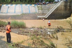 BUKTIKAN CINTA, CEWEK ASAL BLORA CEBURKAN DIRI KE SUNGAI