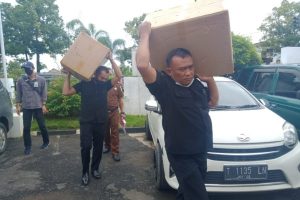 BEA CUKAI LIMPAHKAN KASUS ROKOK ILEGAL KE KEJARI BLORA