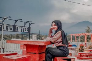 PENAMAAN KEDAI KOPI DILIHAT DARI KACAMATA SEMANTIK
