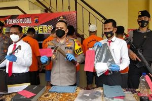 3 PELAKU PEMBALAKAN LIAR DAN PENGANIAYAAN DIRINGKUS PETUGAS