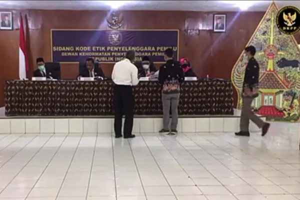DIDUGA LANGGAR KODE ETIK, BAWASLU BLORA DIADUKAN KE DKPP