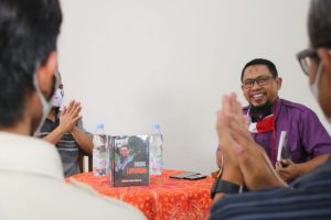 SANTOSO BUDI SUSETYO LAUNCHING BUKU “ORANG LAPANGAN”