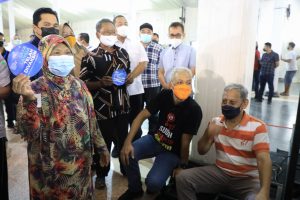 CEK SENTRA VAKSINASI, GANJAR HARAP BUMN TAMBAH LOKASI