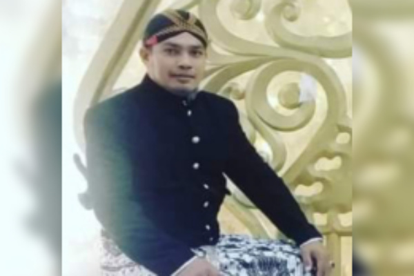 MEMBELA SENGKUNI