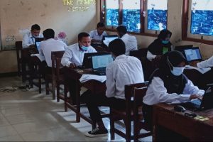 SOAL UJIAN KOMPUTER MEMBERATKAN PARA PESERTA SELEKSI PERANGKAT DESA