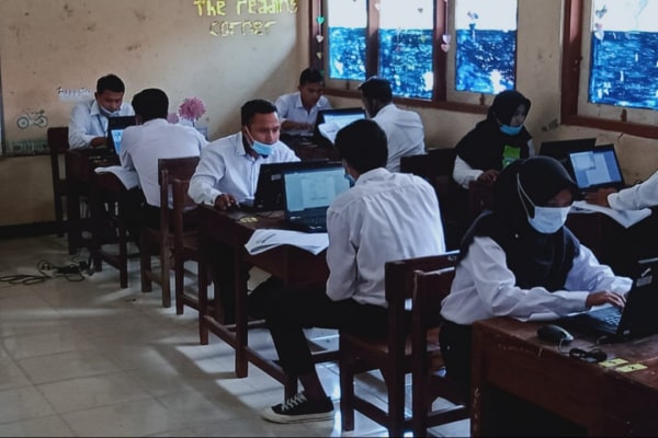 SOAL UJIAN KOMPUTER MEMBERATKAN PARA PESERTA SELEKSI PERANGKAT DESA