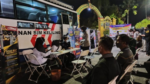 POLRES BLORA BUKA LAYANAN SIMAMI DI ALUN-ALUN