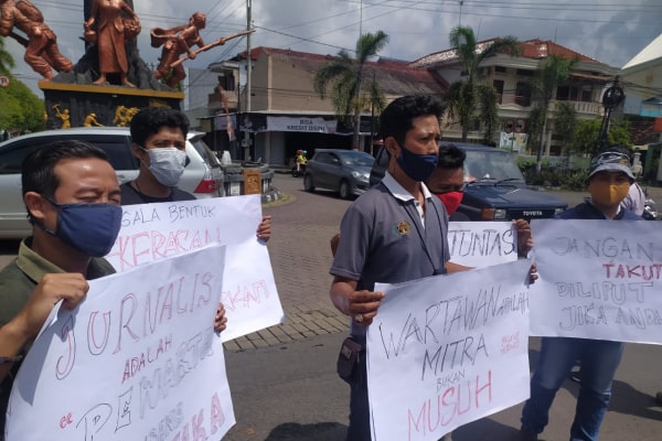 AKSI SOLIDARITAS WARTAWAN BLORA TERHADAP KEKERASAN JURNALIS