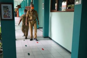 SIDAK PEMBELAJARAN TATAP MUKA, GANJAR INGATKAN GURU YANG BERKERUMUN