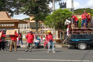 INI TUNTUTAN DEMO BURUH DI BLORA