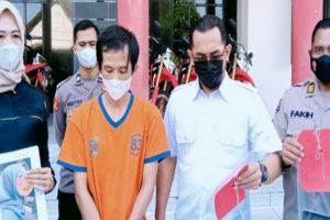 JUAL GADIS BLORA LEWAT MEDSOS, MUCIKARI INI DIRINGKUS PETUGAS