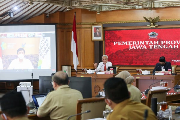 FOKUS TUNTASKAN COVID-19 DI TIGA KABUAPATEN, GANJAR MINTA WARGA TAK ABAIKAN PROKES