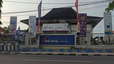 EKS BOS BANK JATENG CABANG BLORA DIVONIS 13 TAHUN PENJARA