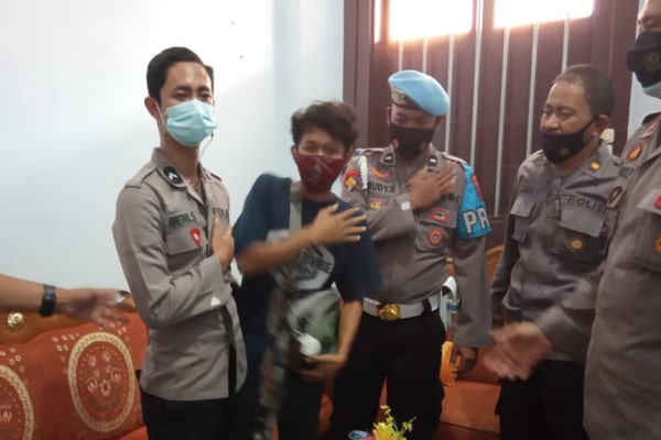 KASUS NETIZEN VS OKNUM DITEGUR TAK PAKAI MASKER BERAKHIR DAMAI