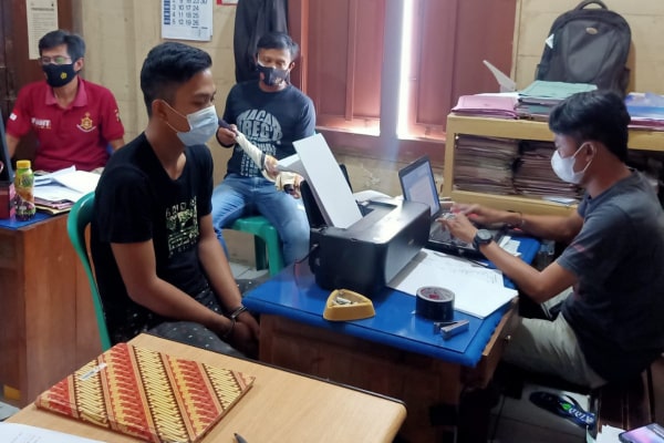 PETUGAS KEPOLISIAN BERHASIL RINGKUS PELAKU PELAKU PENCURIAN