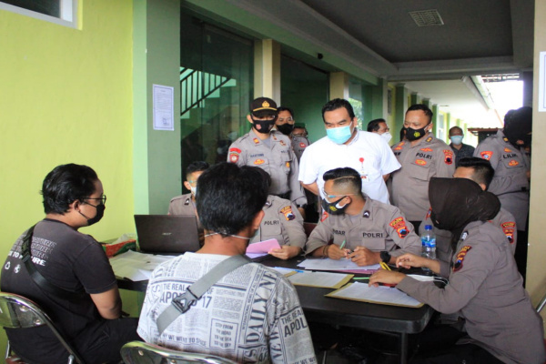 BUPATI APRESIASI VAKSINASI MASSAL POLRES BLORA