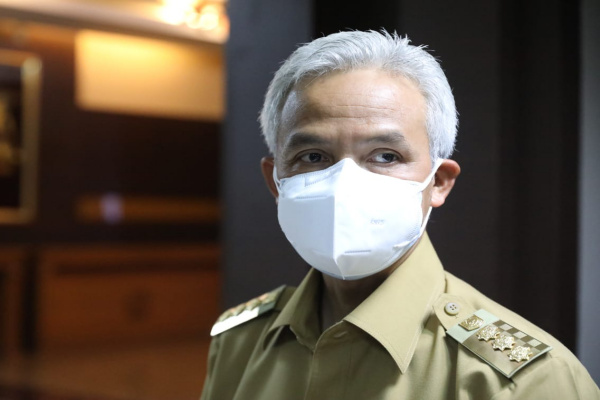 GANJAR MINTA KEPALA DAERAH TAK RAGU LAKSANAKAN GERAKAN DI RUMAH SAJA