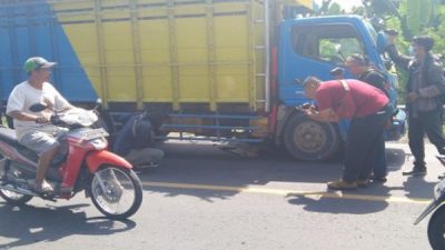 TERSERET TRUK PENGANGKUT TEBU SEJAUH 20 METER, PENGEMUDI INI TEWAS