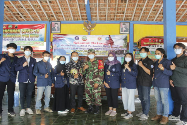 SEMBILAN MAHASISWA IPB KKN DI JATI, DOSEN : MENGABDI UNTUK MASYARAKAT