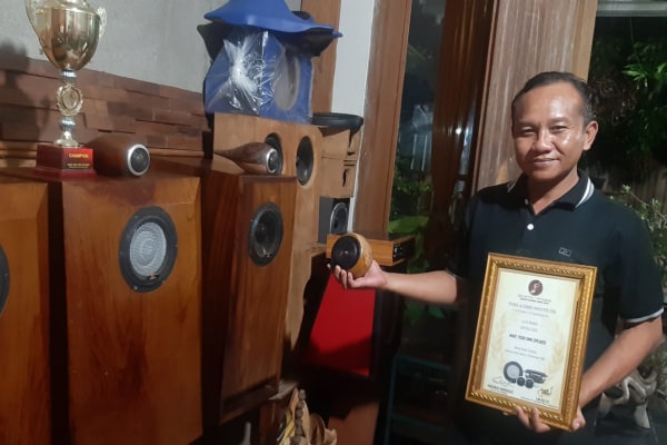 SAPUTRA AUDIO, KREATOR BOX AUDIO CUSTOM DARI KAYU JATI YANG TEMBUS AUSTRALIA