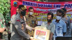 GANDENG PWI, TNI-POLRI BAGIKAN 600 PAKET SEMBAKO
