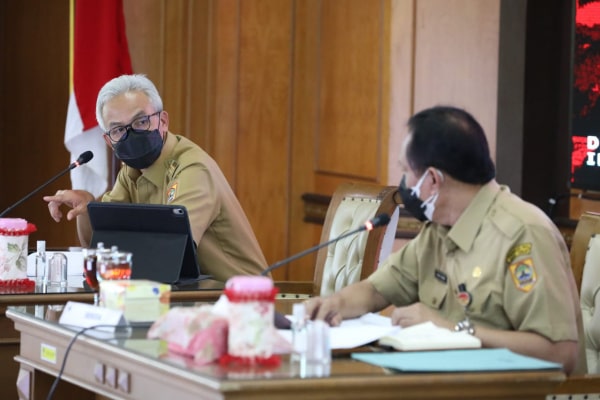 GANJAR SEBUT SERTIFIKAT VAKSIN BELUM JADI SYARAT BEPERGIAN DI JATENG