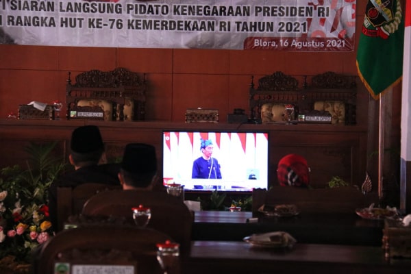 BUPATI BLORA DENGARKAN PIDATO KENEGARAAN PRESIDEN