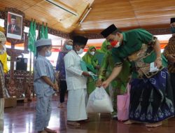 BUPATI DAN MUSLIMAT NU SALURKAN SANTUNAN ANAK YATIM PIATU SECARA VIRTUAL