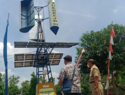 SUKOREJO MANFAATKAN KINCIR ANGIN UNTUK PENERANGAN JALAN