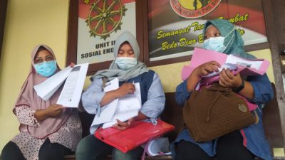 BENGEP KARENA ARISAN ONLINE , SITI LESTARI BERSAMA 2 TEMANNYA LAPOR  KE POLRES