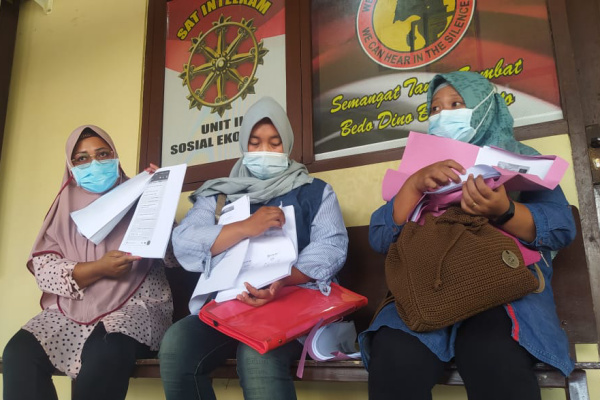 BENGEP KARENA ARISAN ONLINE , SITI LESTARI BERSAMA 2 TEMANNYA LAPOR KE POLRES