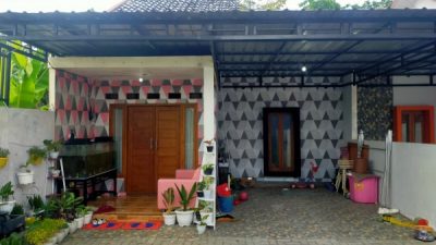 RUMAH TERDUGA PELAKU ARISAN ONLINE KOSONG, ISI DIJARAH KORBAN