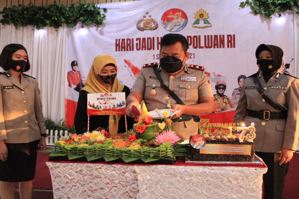 PERINGATI HUT 73 POLWAN, POLRES BLORA GELAR POTONG TUMPENG