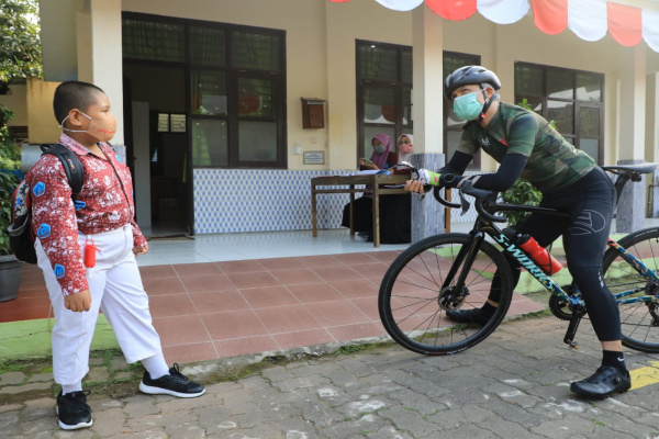 PTM 2.539 SEKOLAH DI JATENG, GANJAR : PELAKSANAANNYA DIKONTROL DENGAN BAIK 