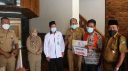 BAZNAS TASARUFKAN ZAKAT 222 JUTA UNTUK MODAL USAHA DAN BANTUAN SAPI