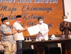 JADI KETUM INDONESIAPERSADA.ID, BEGINI TEROBOSAN GANJAR MAJUKAN RADIO DAERAH