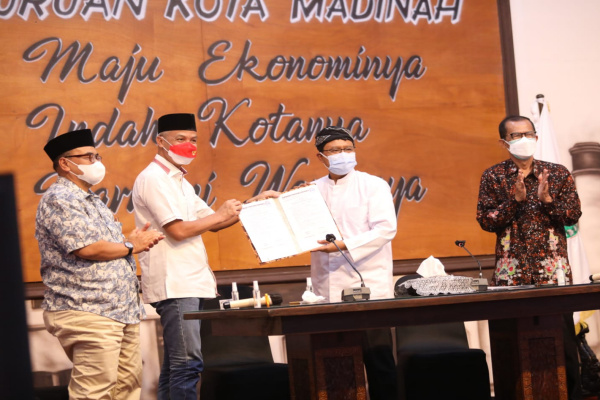 JADI KETUM INDONESIAPERSADA.ID, BEGINI TEROBOSAN GANJAR MAJUKAN RADIO DAERAH