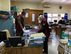 KEJARI BLORA GELEDAH KANTOR DINDAGKOP TERKAIT  PUNGLI PASAR