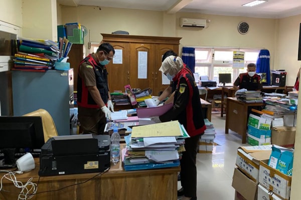 KEJARI BLORA GELEDAH KANTOR DINDAKOP TERKAIT PUNGLI PASAR
