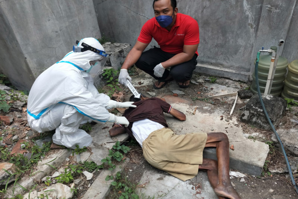 SEORANG KAKEK DI CEPU DITEMUKAN TEWAS DI RUMAHNYA
