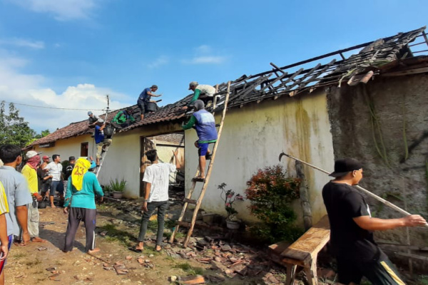 AKIBAT KORSLETING LISTRIK, SATU RUMAH DI KUNDURAN HANGUS TERBAKAR