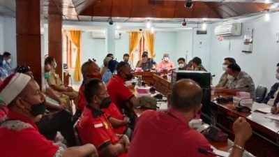 EKS KARYAWAN PT CARAKA MENGADU KE DPRD BLORA SOAL GAJI BELUM DIBAYAR