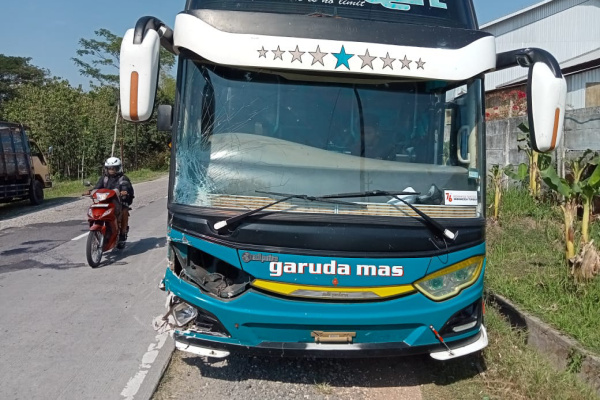 TABRAKAN BUS VS SEPEDA MOTOR TERJADI DI JALAN BLORA -KUNDURAN