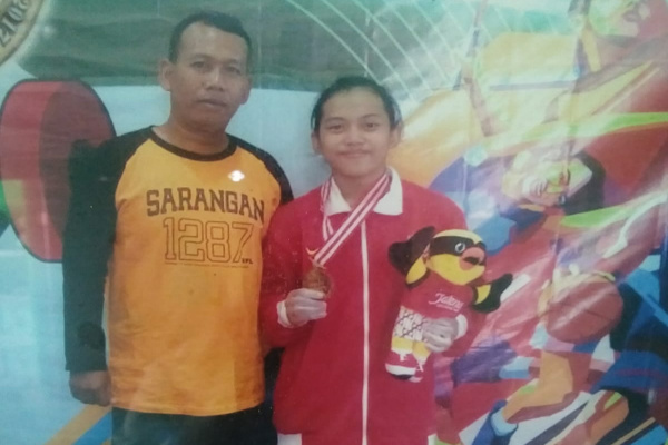 KISAH ATLIT BLORA PERAIH MEDALI PERAK YANG DIJEMPUT DENGAN MOBIL SEWAAN